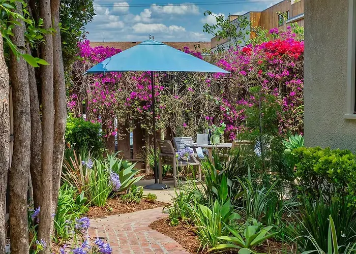 Venice Beach Gated Tropical Oasis